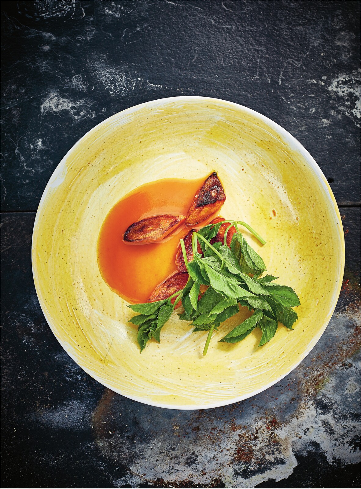 Fried, glazed carrots with ground elder